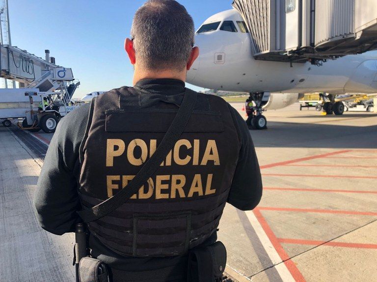 PF prende mulher que tentava traficar cocaína para a França em aeroporto paulista