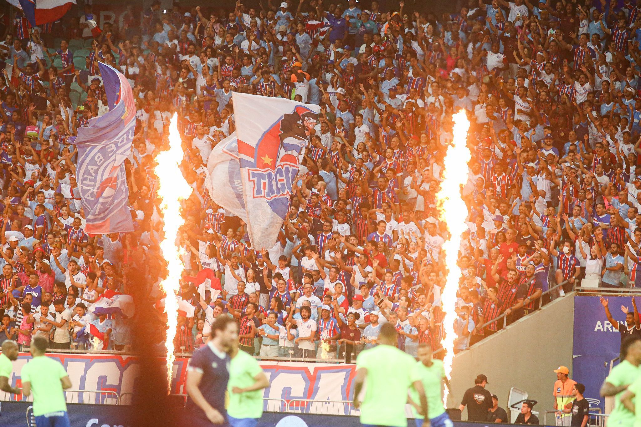Bahia quebra recorde de público do ano em clássico contra o Vitória