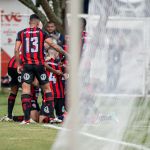 Em clássico com duas viradas, Vitória vence o Bahia e segue invicto no Barradão