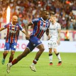 Bahia vira sobre o Vitória, vence clássico e se classifica no Nordestão