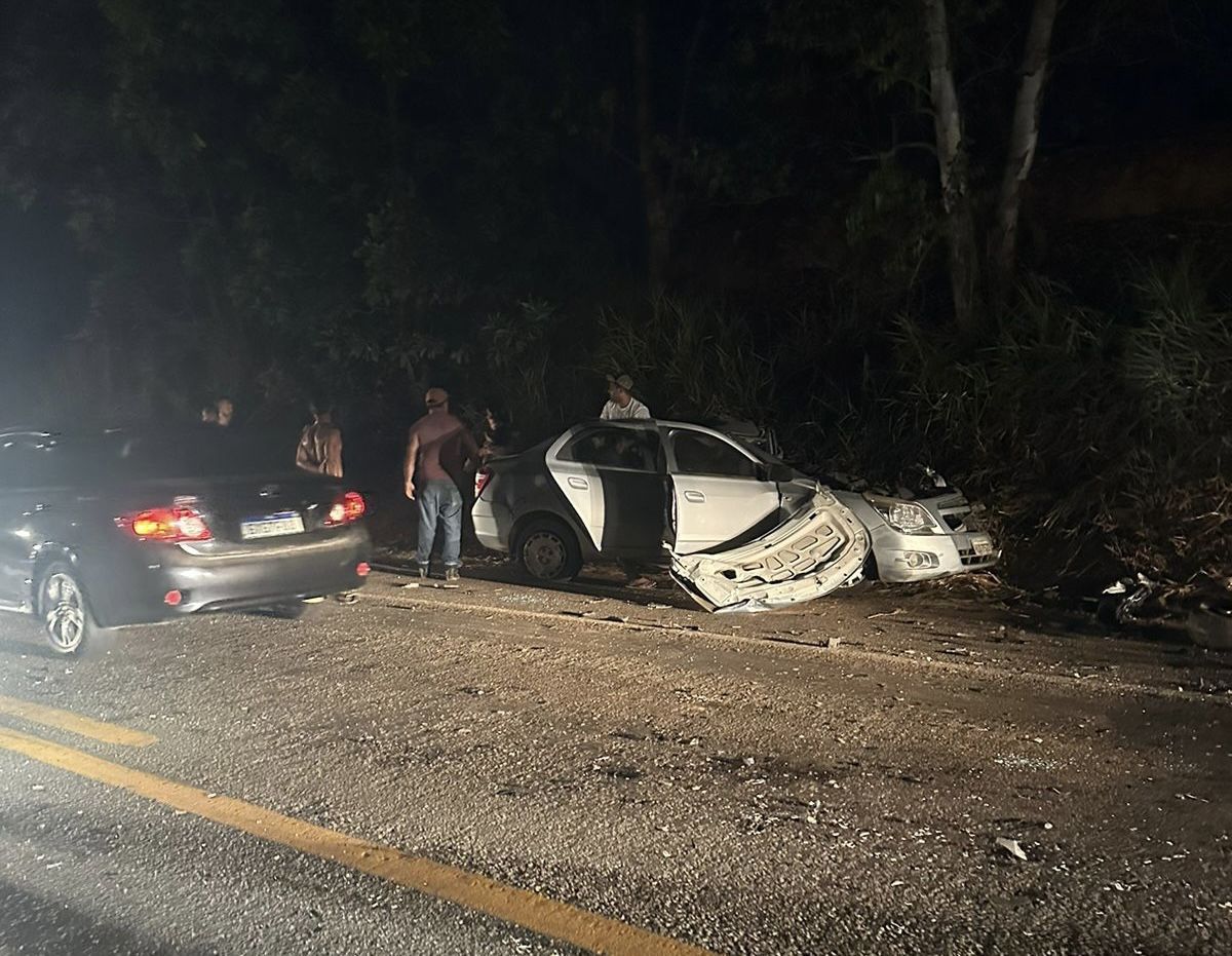 Motorista morre e outras cinco pessoas ficam feridas em acidente grave na BR-458, em Caratinga