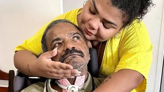 Babi Cruz ao lado do ex-marido, Arlindo Cruz, que voltou para casa após ficar internado para tratar uma caxumba bacteriana