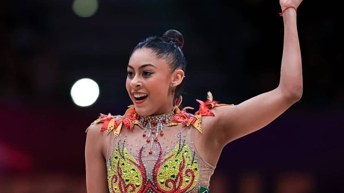 Bárbara Domingos conquista vaga para o Brasil na ginástica rítmica em Paris 2024