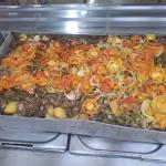 Veja como é feita a bacalhoada falsa, prato servido hoje nos restaurantes populares de BH