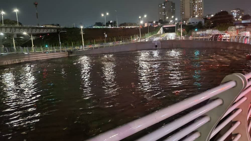 Avenida Vilarinho é bloqueada por risco de alagamento 
