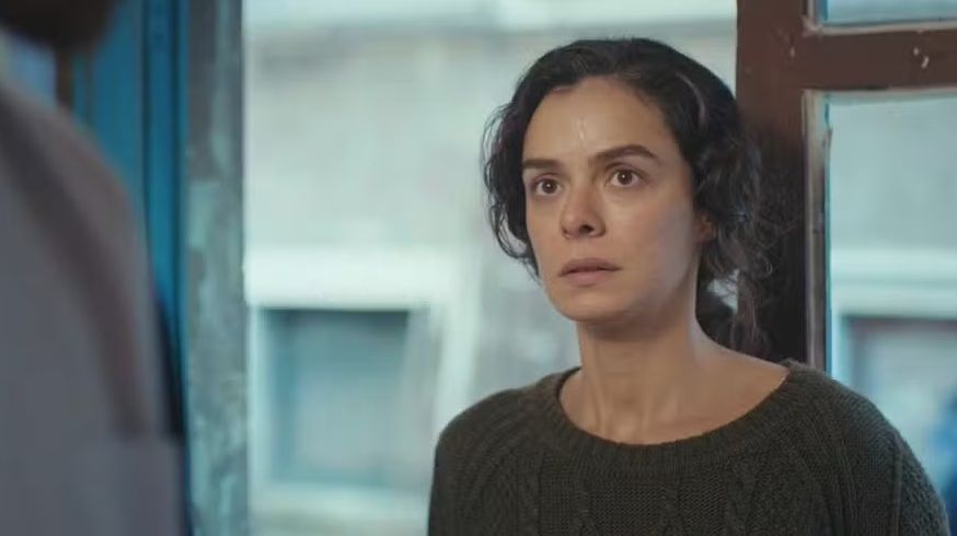 Resumo 'Força de Mulher': Bahar vende joias e enfrenta chantagem