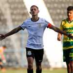 Corinthians acerta renovação do meia Bahia, destaque do Sub-20