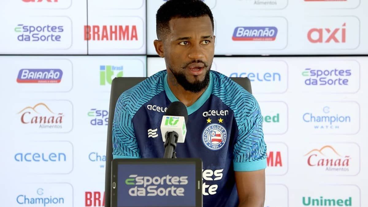 Cicinho projeta um 'jogo difícil' entre Bahia x Cruzeiro: 'Equipe muito competitiva'