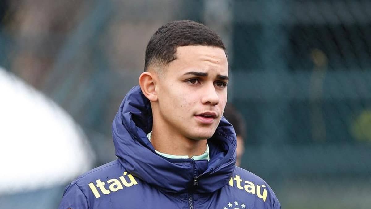 Volante do Corinthians comenta período de treinos na Seleção Sub-17