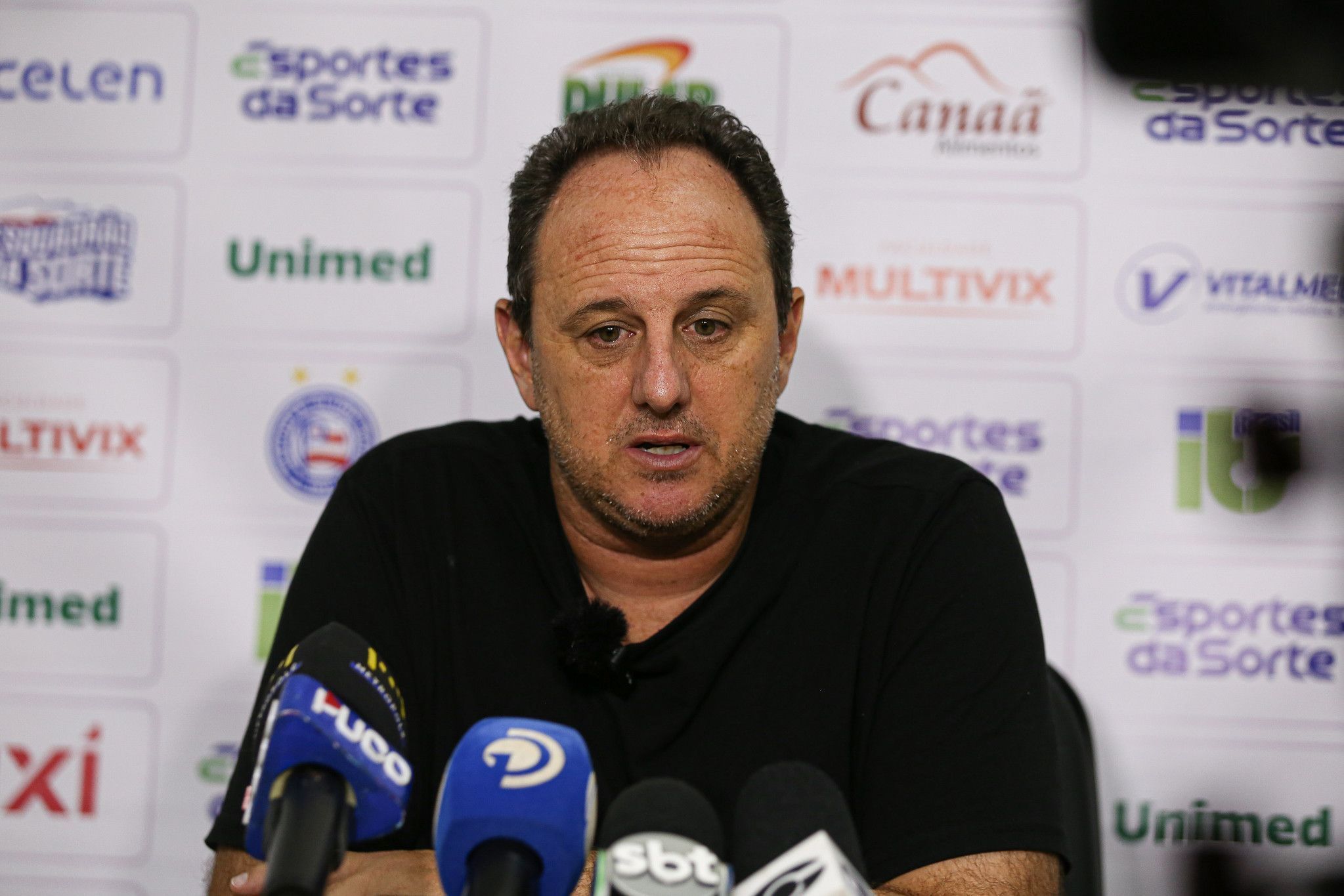 Apesar de vitória, Ceni reconhece Bahia abaixo e liga 'sinal de alerta'