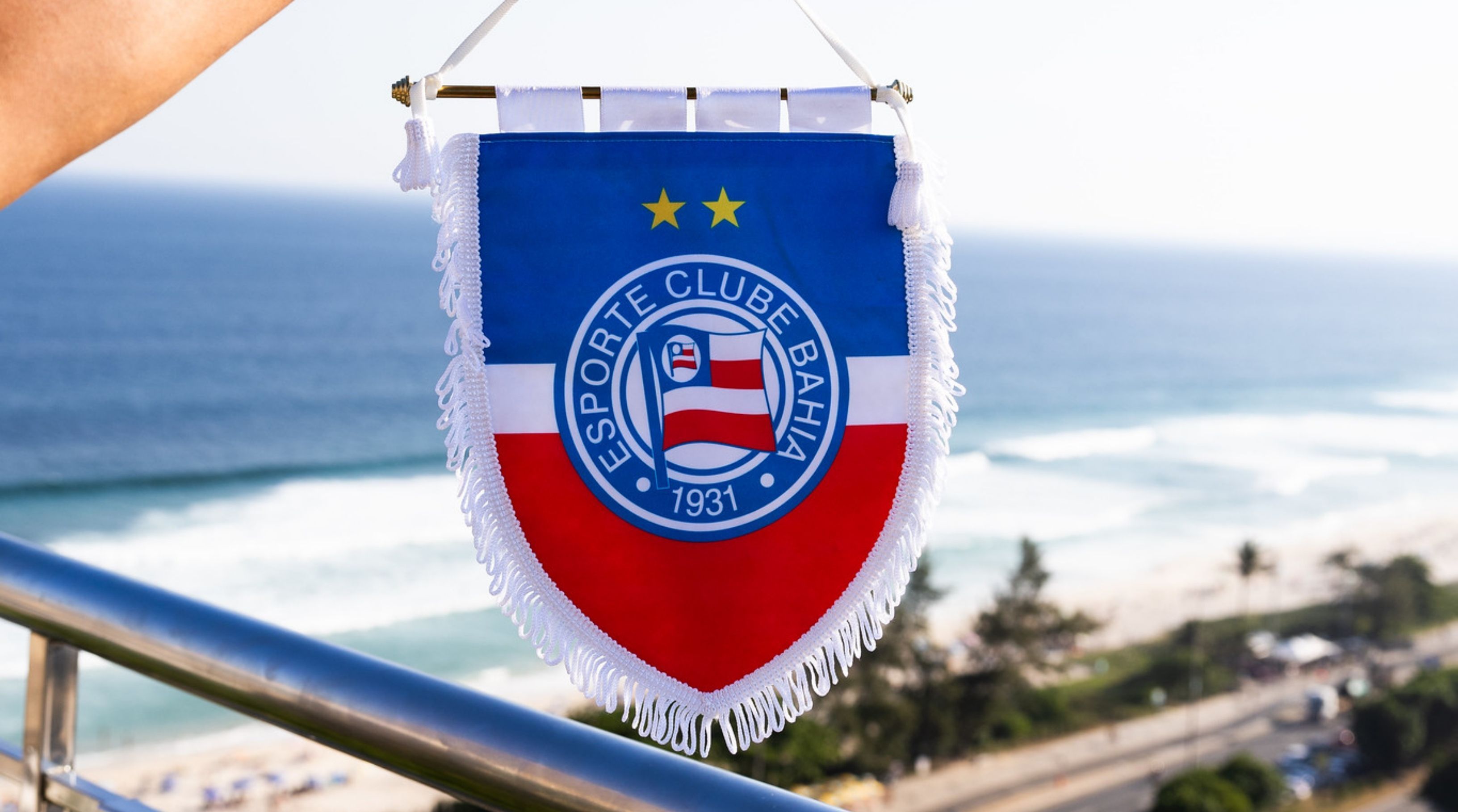 STJD pune Bahia e torcedor por gritos homofóbicos em jogo contra o Grêmio; veja penas