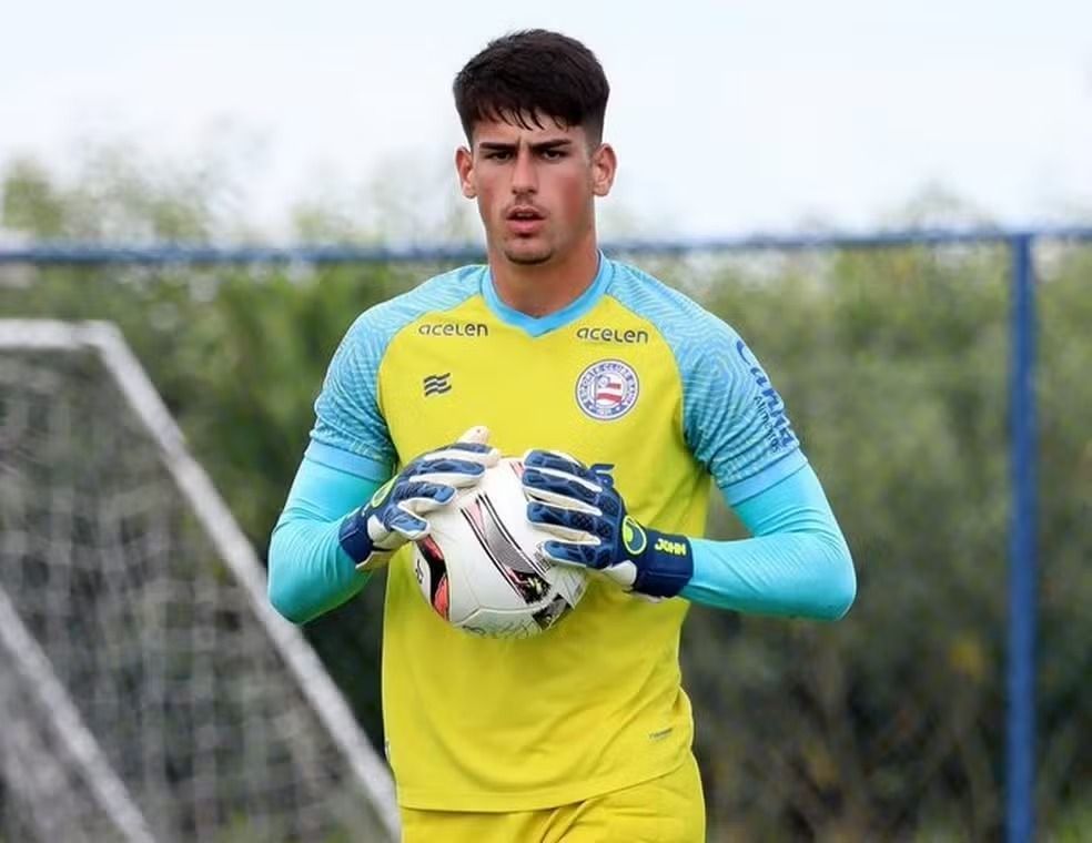 Goleiro retorna de empréstimo na Europa e é reintegrado ao elenco do Bahia