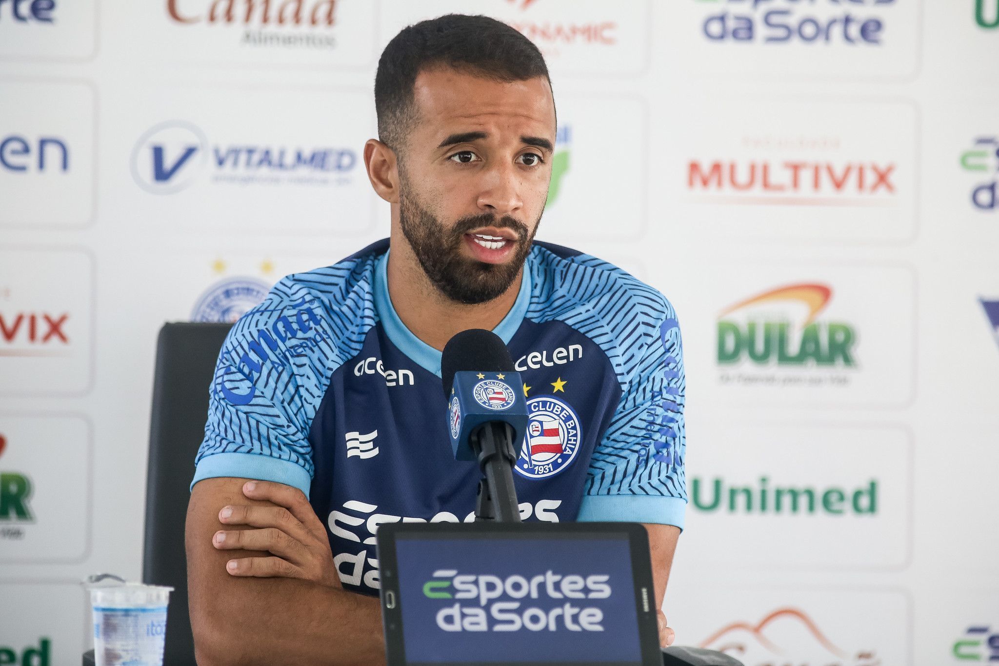 Após falas de Ceni, volante do Bahia garante 'totais condições' de jogar 90 minutos