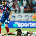 Ceni brinca com lance em que Everton Ribeiro derruba Hulk: 'Deve ser o Superman'