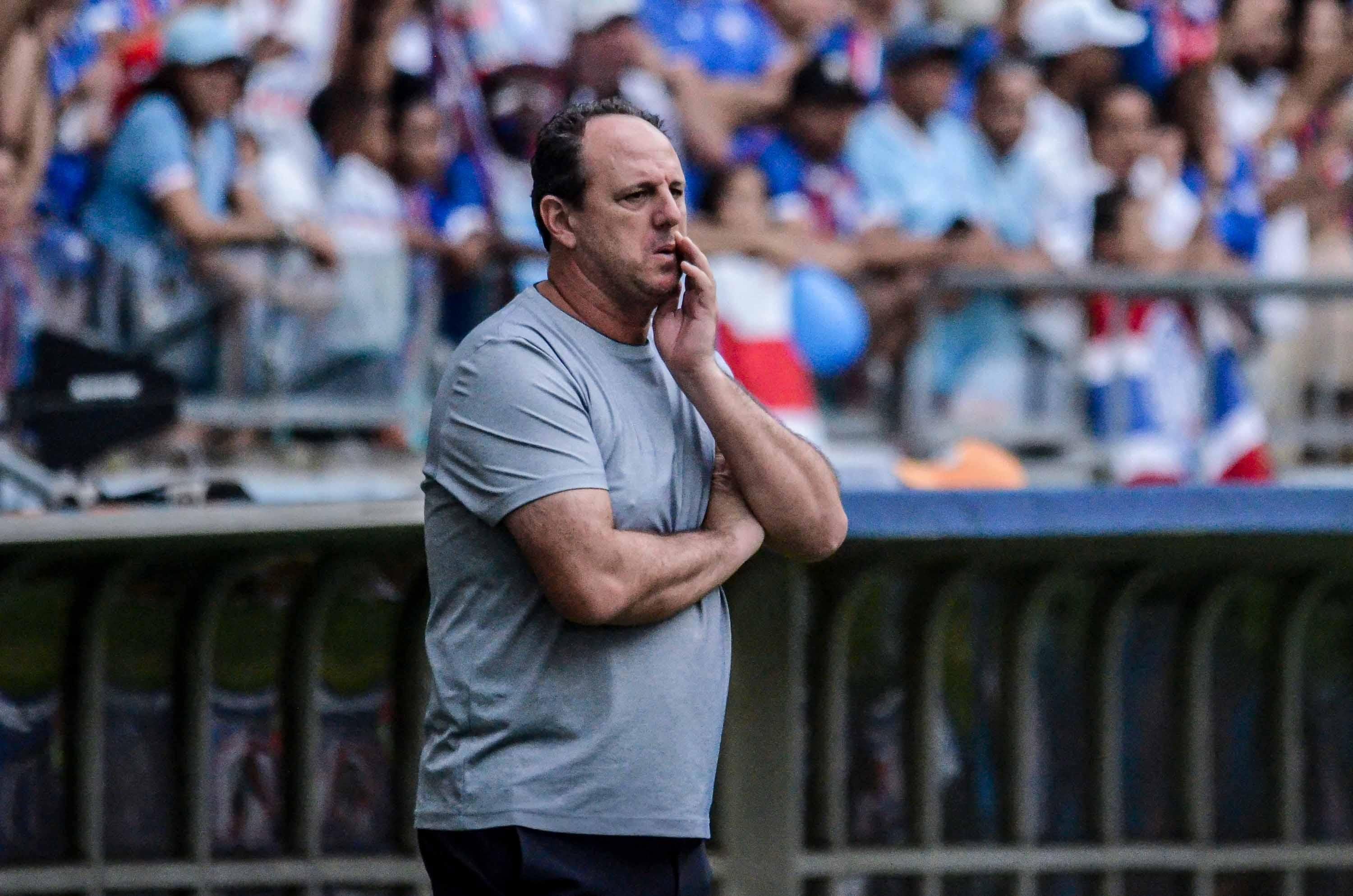 Rogério Ceni reage às declarações de John Textor, do Botafogo, sobre o Bahia