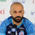 Ex-Grêmio, Thaciano evita opinar sobre possível paralisação do Brasileiro