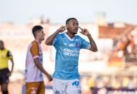 Com belo gol de Ademir, Bahia vira sobre a Juazeirense e assume liderança do Baiano