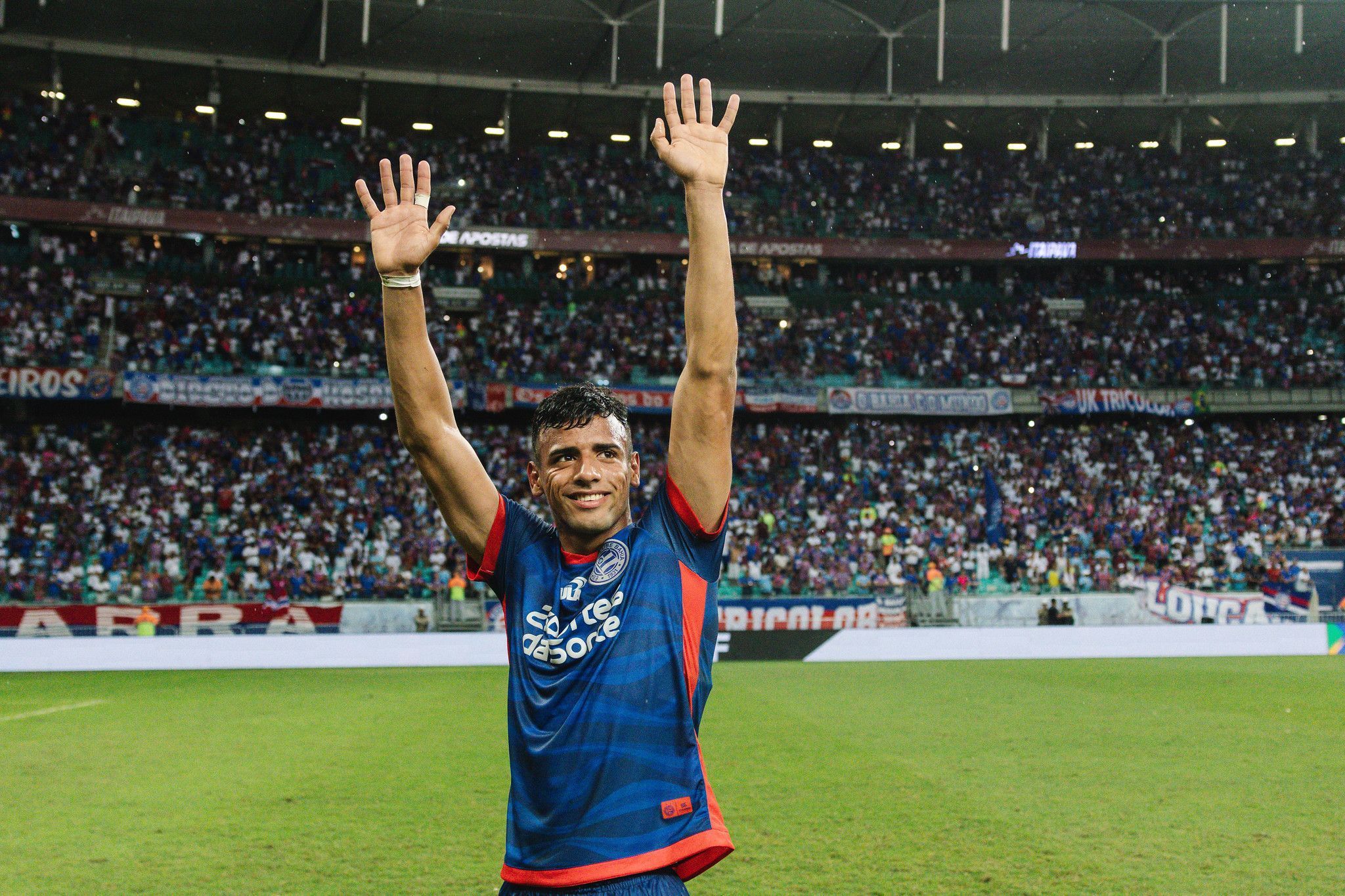 Lucho celebra gol que classificou Bahia e revela trabalho com psicólogas
