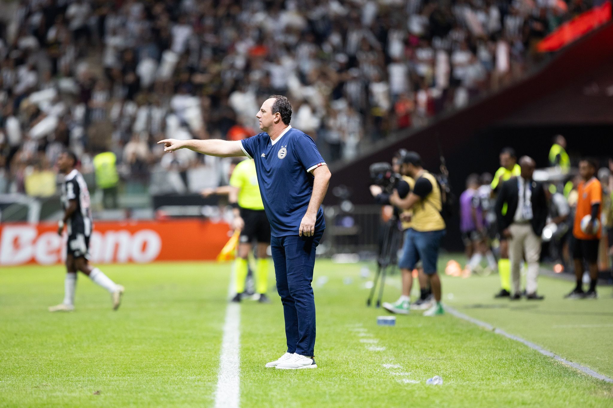 Ceni exalta luta do Bahia e elogia Atlético: 'Um dos favoritos ao título'