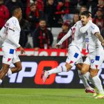 Atacante do Bahia dedica gol de bico a Ronaldo e lembra Copa de 2002