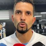 Goleiro do Bahia reage às críticas da torcida e comenta empate com Botafogo