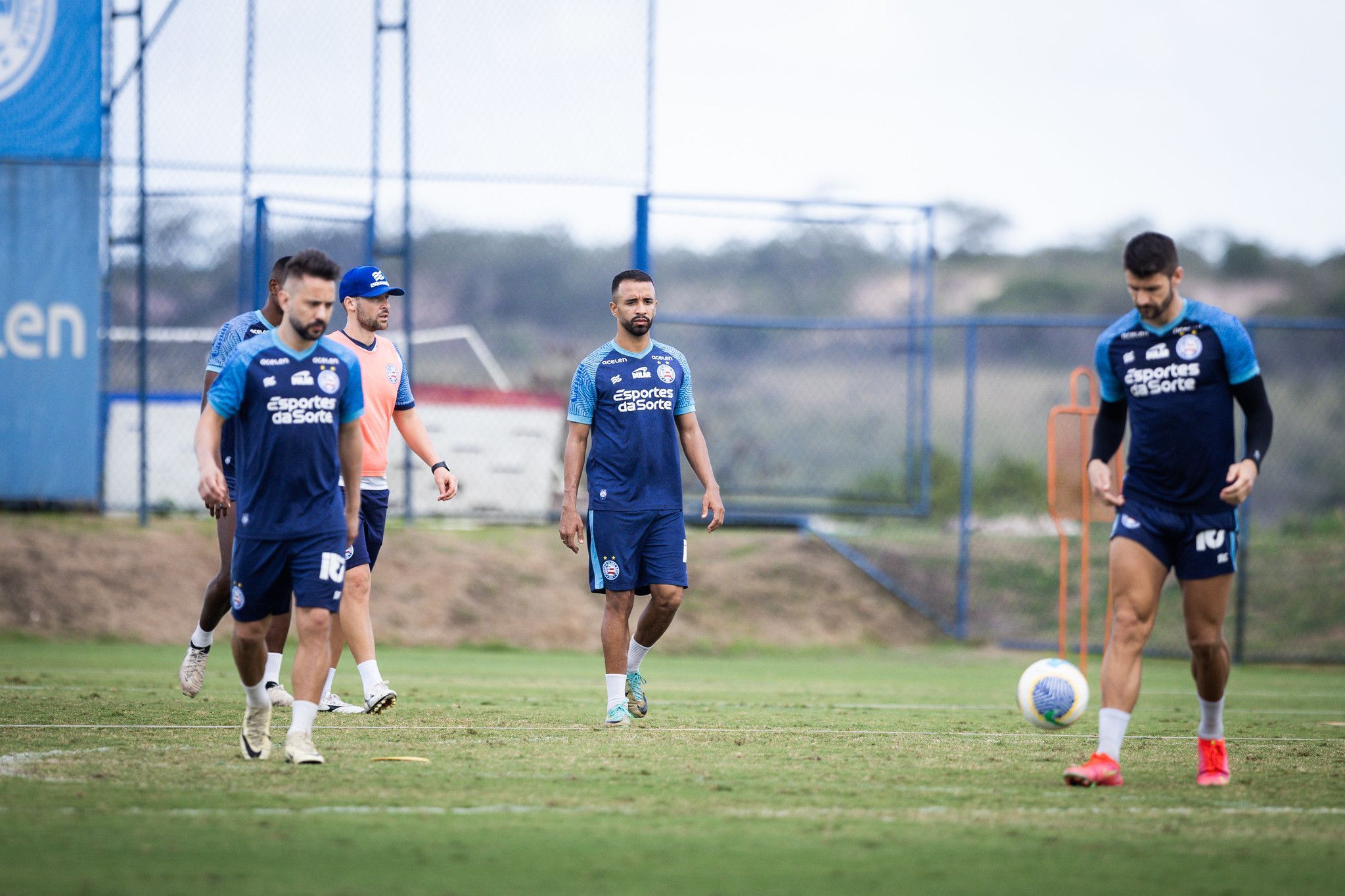 Bahia relaciona 25 jogadores para jogo contra o Cruzeiro; veja lista