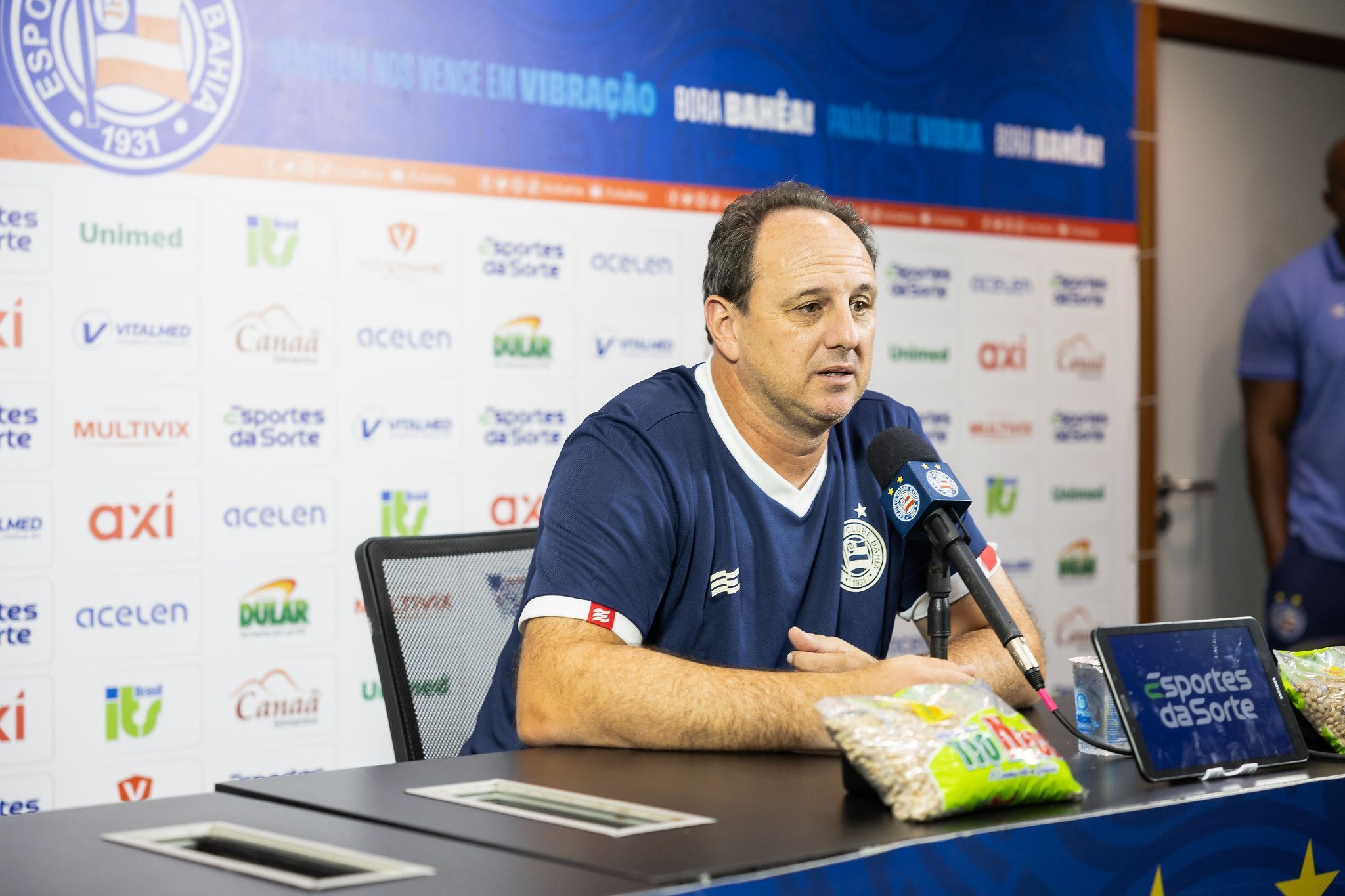 Excesso de eventos? Rogério Ceni detona gramado da Fonte Nova