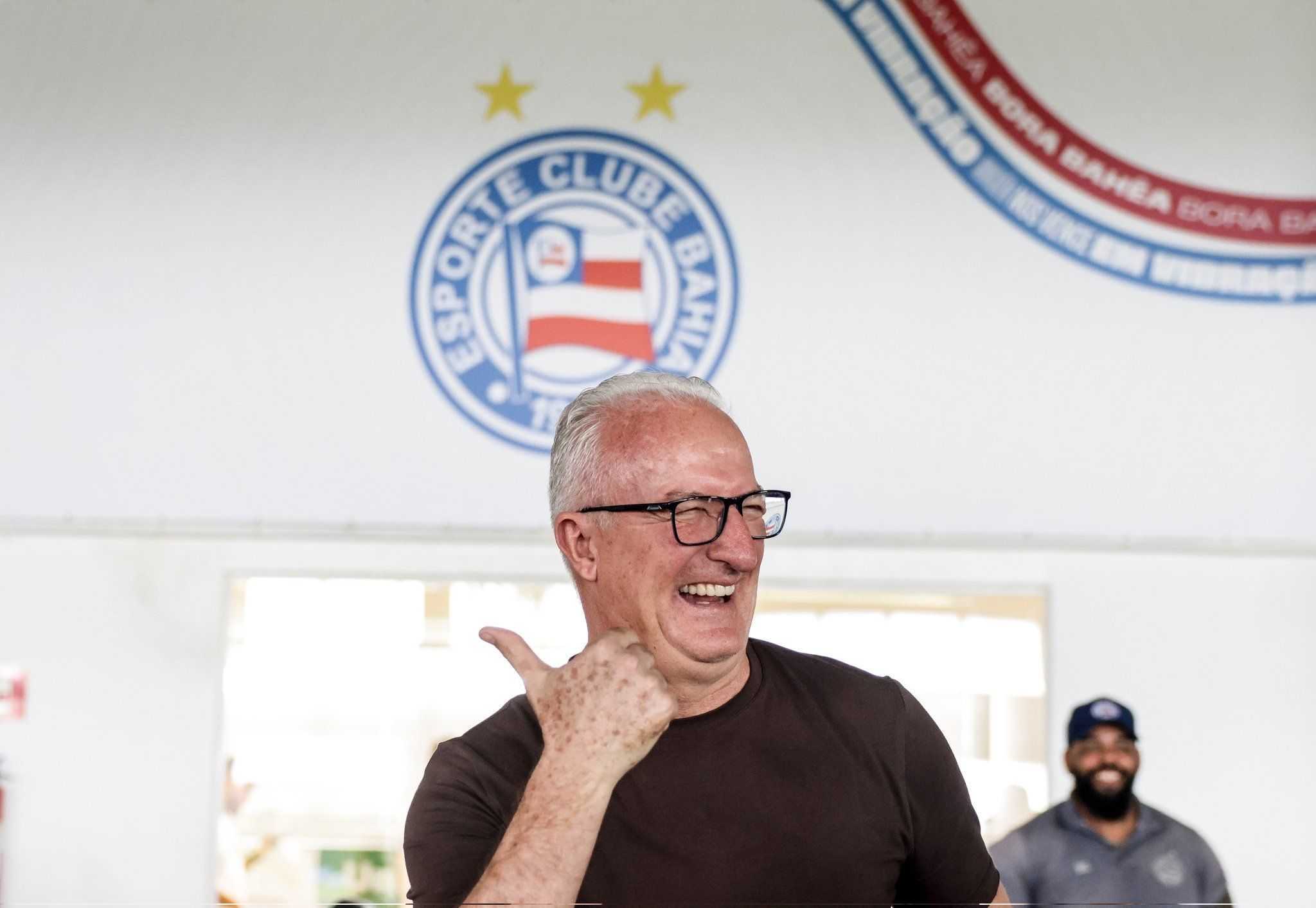 Dorival Jr faz visita ao CT do Bahia, que treina de olho no Fluminense