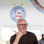 Dorival Jr faz visita ao CT do Bahia, que treina de olho no Fluminense