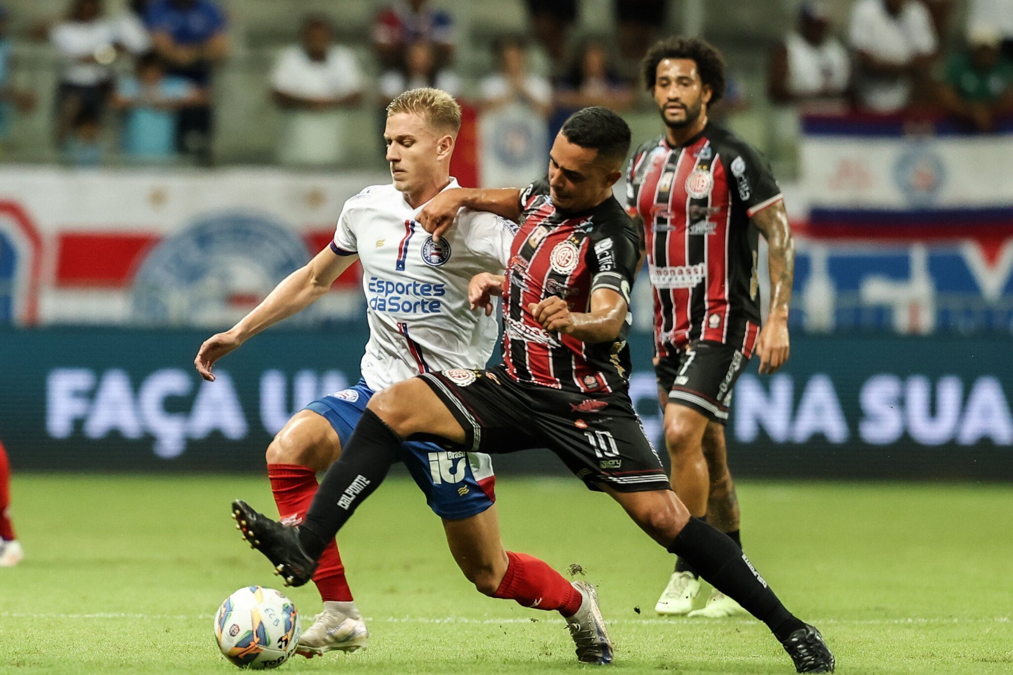 Bahia sofre golaço, perde para o Atlético-BA e segue sem vencer no Baiano
