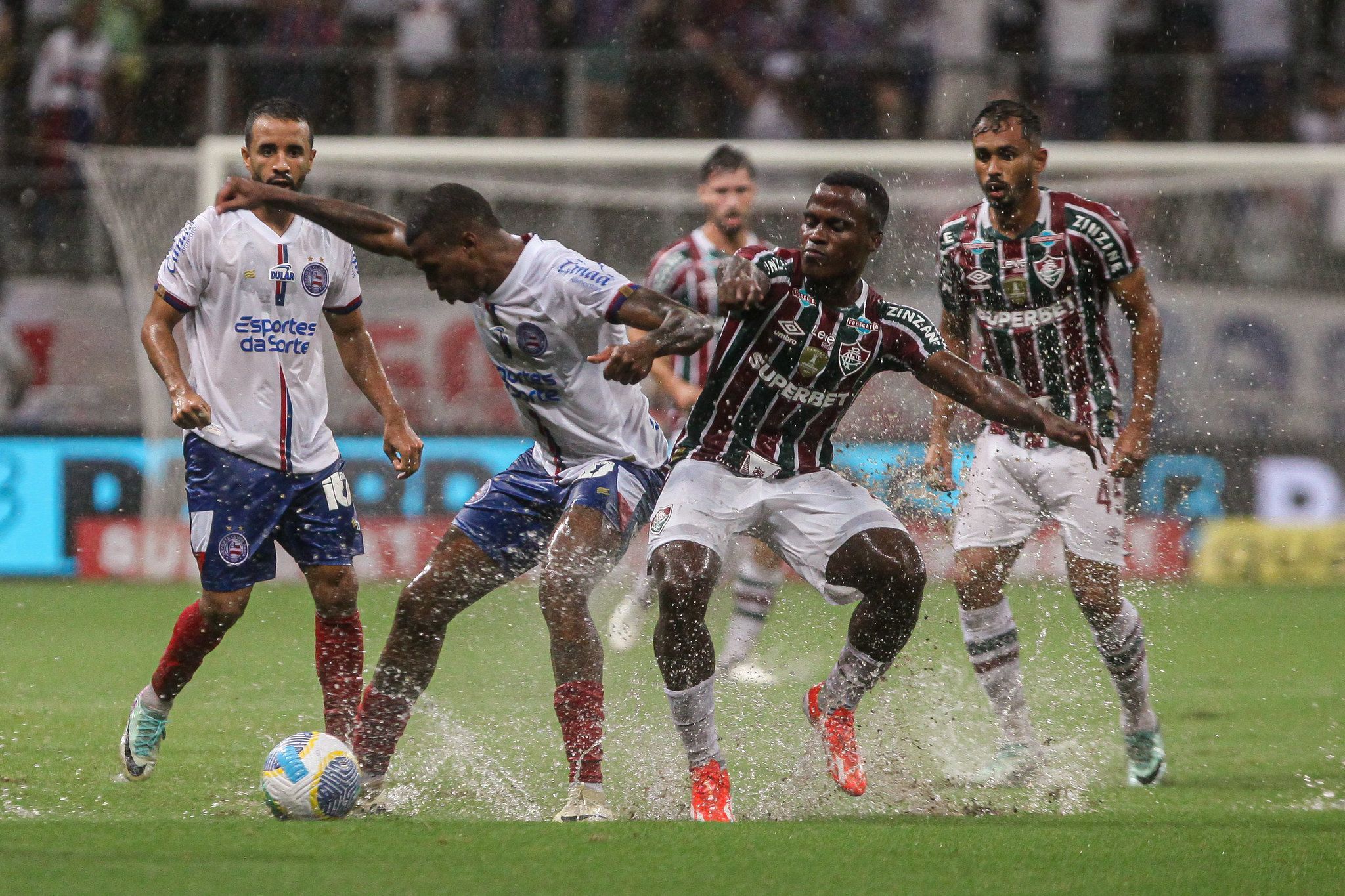 Bahia vira sobre o Fluminense na Fonte Nova e vence primeira no Brasileiro