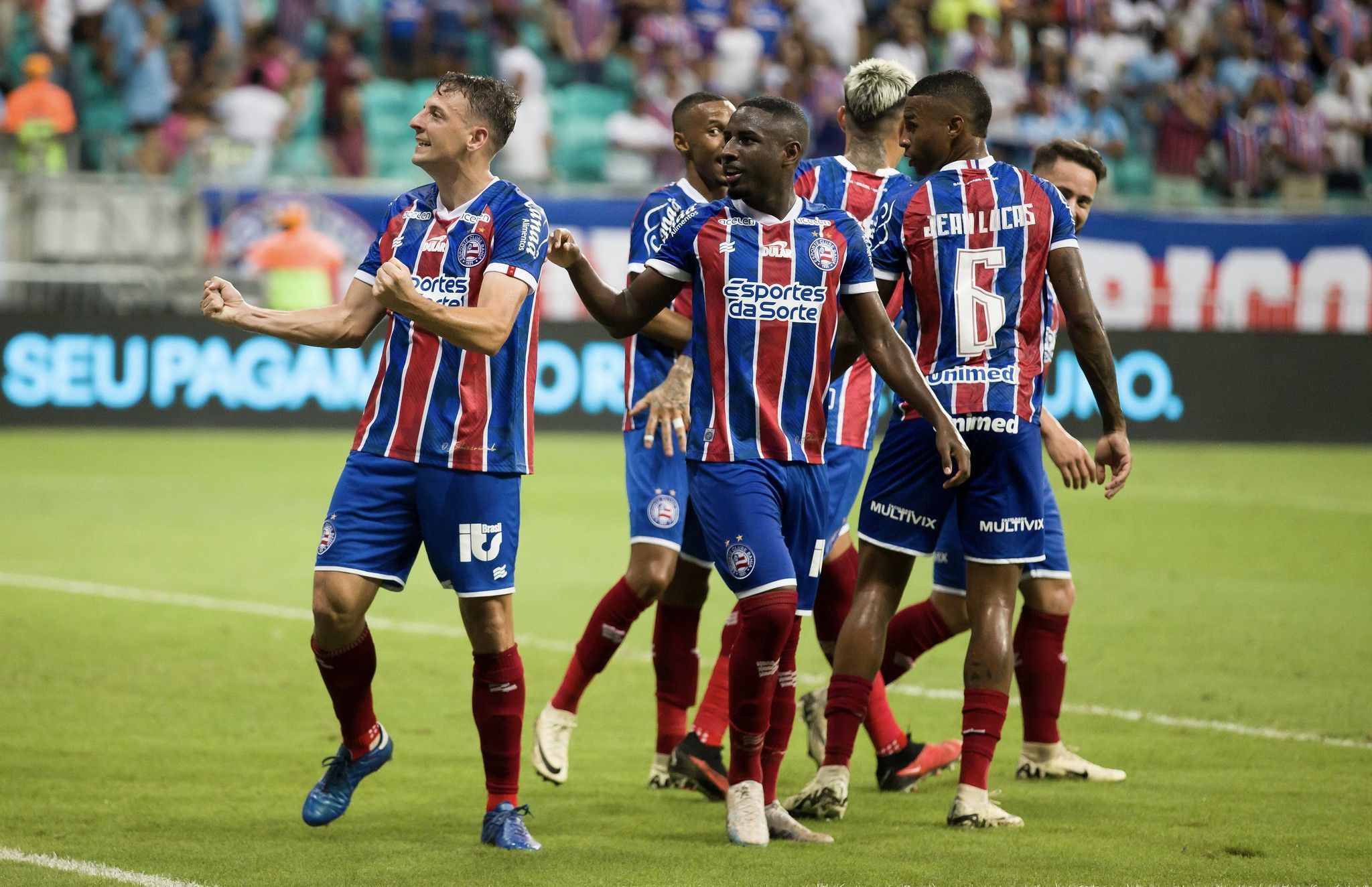Depois de gol em estreia pelo Bahia, Arias projeta boa disputa com Gilberto na lateral