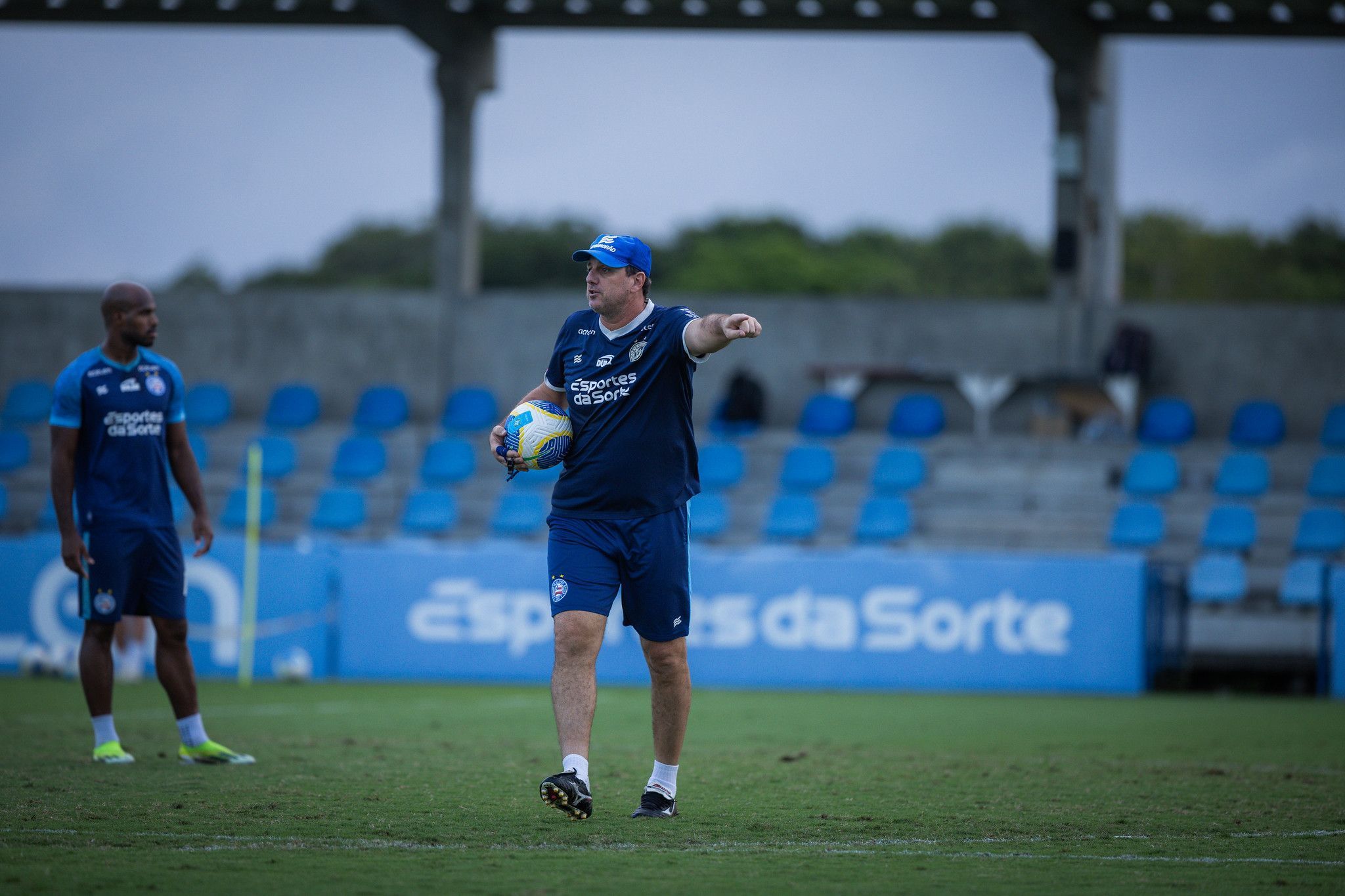 Hoje no Bahia, Rogério Ceni nunca venceu São Paulo como técnico; veja números