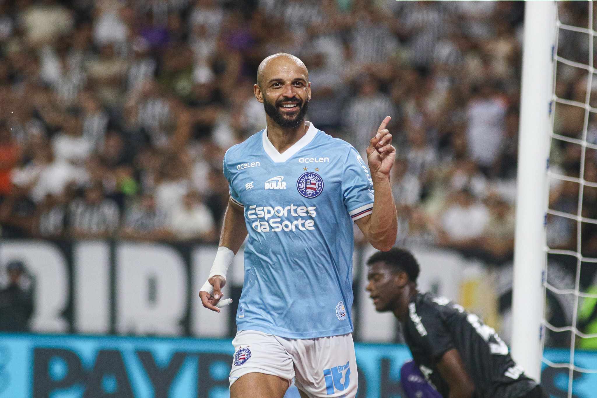 Ceni rasga elogios a Thaciano e compara meia do Bahia com jogador do Bayern