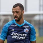 Zagueiro do Bahia retorna do futebol europeu e é reintegrado ao elenco