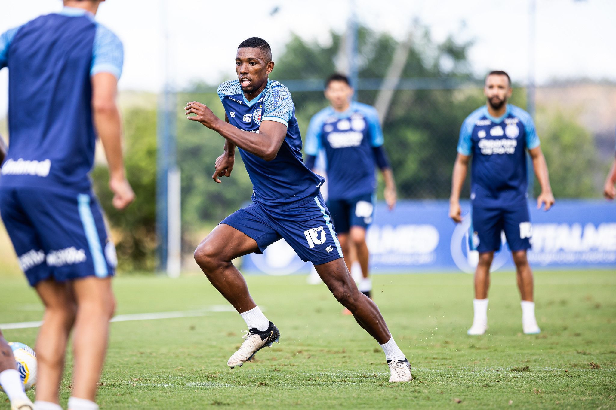 Melhor mandante do Brasileiro, Bahia recebe Juventude para voltar ao G4