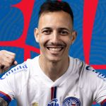 Bahia oficializa contratação de lateral que estava na Europa