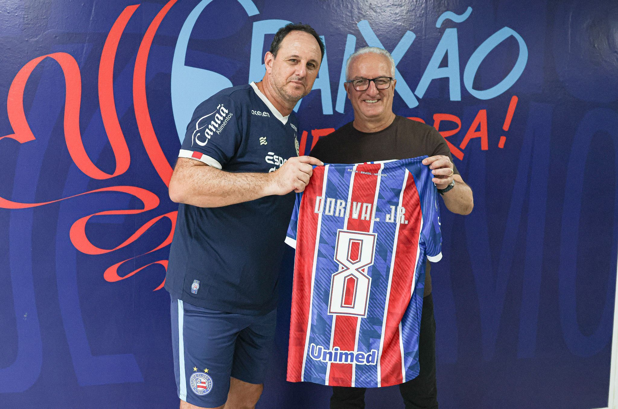 Dorival Júnior elogia 'evolução' do Bahia em visita ao clube