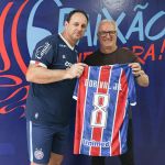 Dorival Júnior elogia 'evolução' do Bahia em visita ao clube