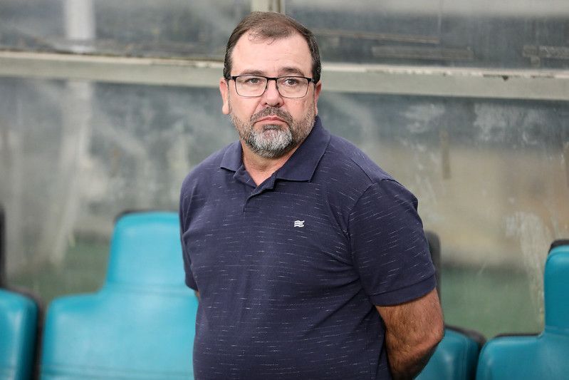 Alencar anuncia Enderson Moreira como novo técnico do América