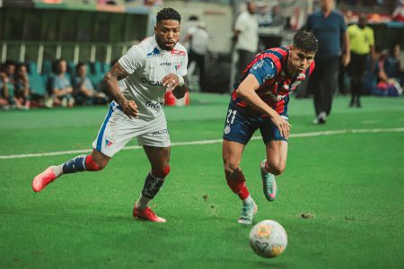 Marinho em ação pelo Fortaleza, contra o Bahia, pela Copa do Nordeste