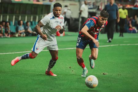 Marinho em ação pelo Fortaleza, contra o Bahia, pela Copa do Nordeste