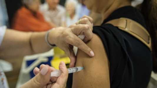 Baixa vacinação de idosos acende alerta para casos de gripe