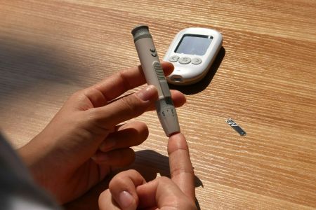 Diabetes: saiba diferenciar sintomas dos tipos 1 e 2 e veja sinais de alerta