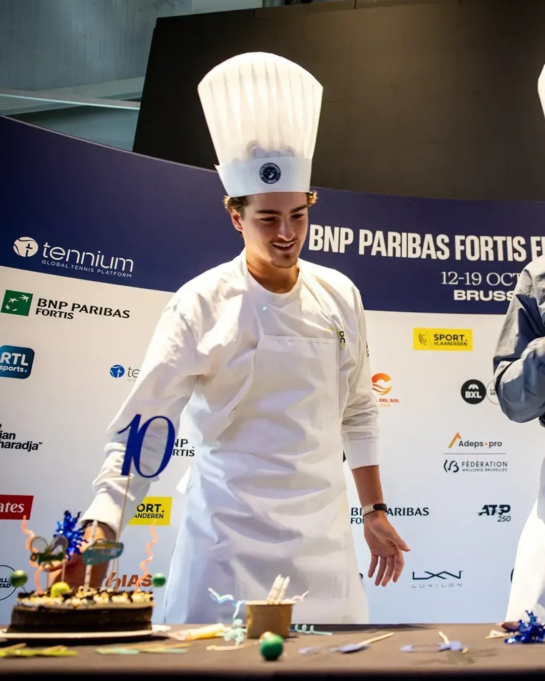 João Fonseca inova e vive dia de confeiteiro na véspera de estreia no ATP 250 de Bruxelas