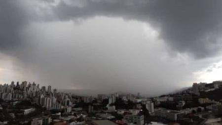 Balanço divulgado neste domingo pela Defesa Civil aponta que as regionais do Barreiro, Contagem, Leste e Oeste receberam grande volume de chuva nas últimas 12 horas