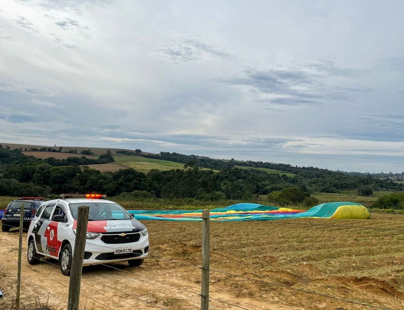 Defesa do piloto do balão que caiu alega que 'pessoas pularam sem autorização'