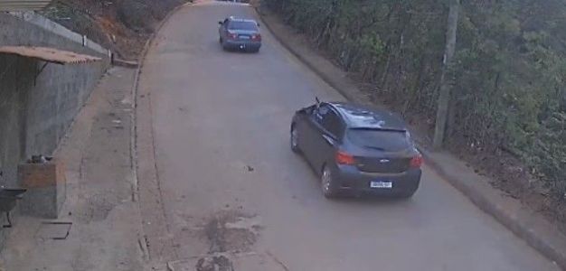 Policial penal dispara na direção de carro ocupado por pai e filha