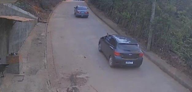 Policial penal dispara na direção de carro ocupado por pai e filha