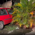 Homem morre após ser baleado na cabeça e bater o carro em muro em BH